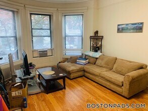27 Bay State Rd, Unit 2F in Boston, MA - Foto de edificio - Building Photo