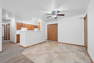 City View Apartments in West Bend, WI - Foto de edificio - Building Photo