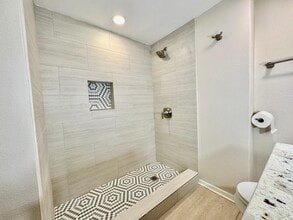 909 Silber Rd, Unit 27 in Houston, TX - Foto de edificio - Building Photo