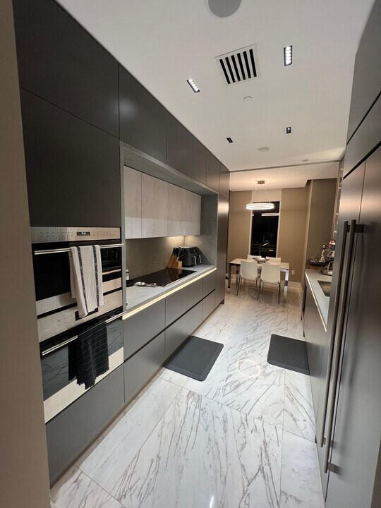 21205 NE 37th Ave, Unit 2605 in Aventura, FL - Building Photo
