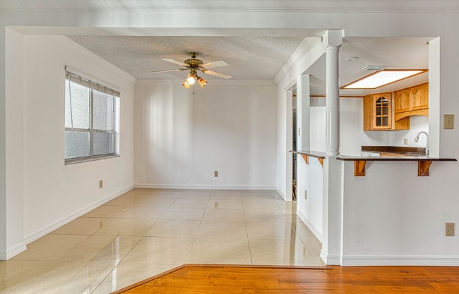 Azalea Gardens in Orlando, FL - Building Photo - Interior Photo