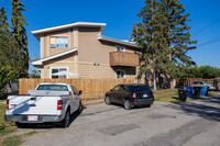 7504 41 Av NW in Calgary, AB - Building Photo - Building Photo