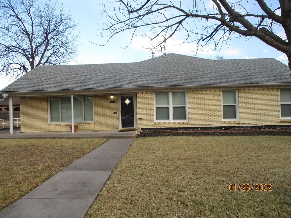 4300 Mackey Dr in North Richland Hills, TX - Building Photo