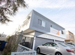 937 N Orange Grove Ave in Los Angeles, CA - Building Photo - Building Photo