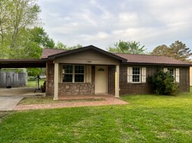 193 Trojan Dr in Hazel Green, AL - Building Photo