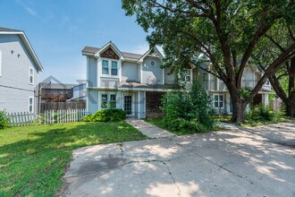7206-4 W Douglas Ave in Wichita, KS - Building Photo - Building Photo