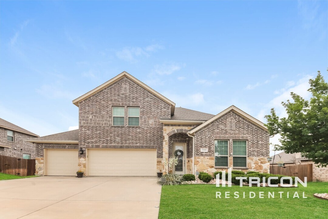 325 Bitterroot Ct in Forney, TX - Building Photo