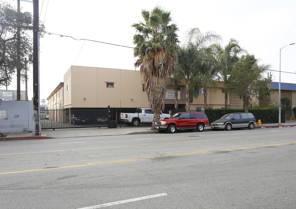 Villa Saticoy in Van Nuys, CA - Foto de edificio