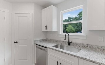 10 Berea Forest Cir in Greenville, SC - Building Photo - Building Photo