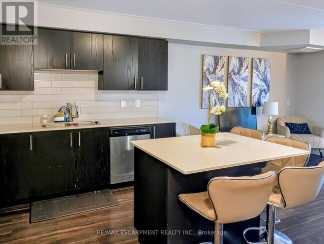 25 Kay Cres in Guelph, ON - Building Photo - Building Photo