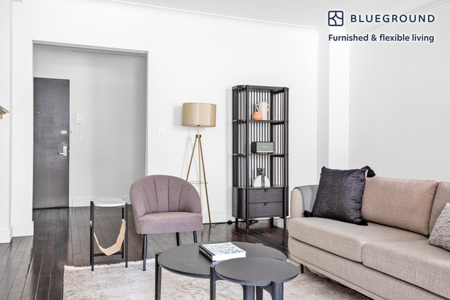 15 W 55th St in New York, NY - Building Photo - Building Photo