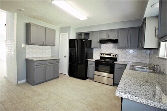 5714 Village Way Dr. in Katy, TX - Building Photo - Building Photo