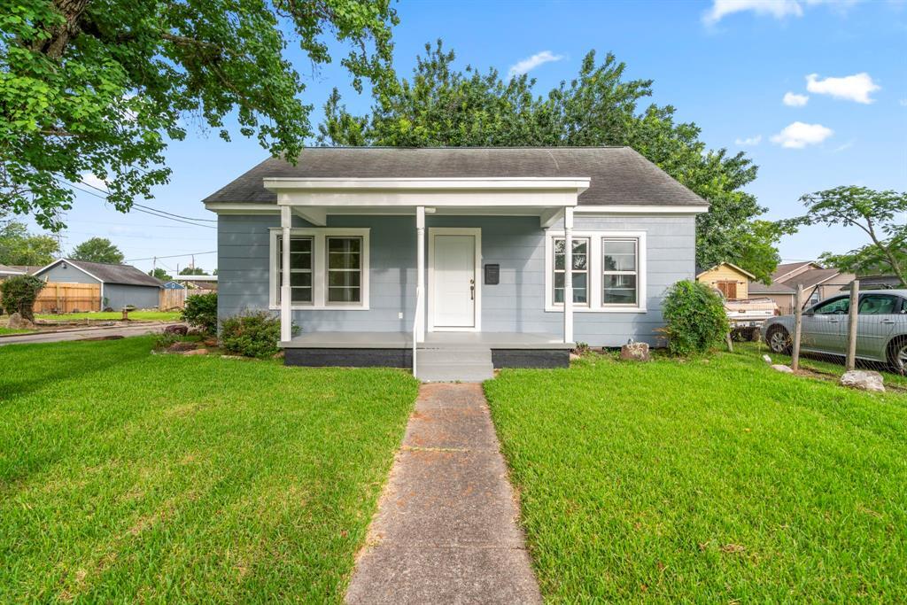 1313 Elm St in Baytown, TX - Building Photo