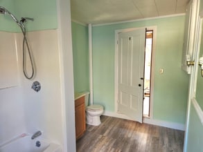 161 Roosevelt Trail in Windham, ME - Foto de edificio - Building Photo