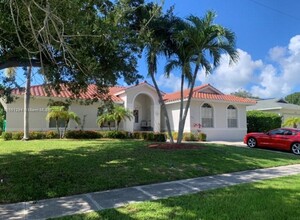 1833 N Bahama Ave in Marco Island, FL - Building Photo - Building Photo