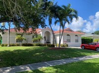 1833 N Bahama Ave in Marco Island, FL - Foto de edificio - Building Photo