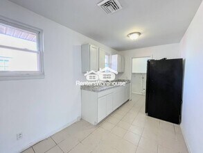 138 Dupre Ave in Norfolk, VA - Building Photo - Building Photo