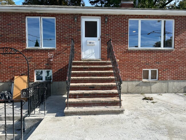 182 Kittredge St in Boston, MA - Building Photo - Building Photo