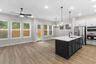 16030 Mason Run Dr in Houston, TX - Building Photo - Building Photo