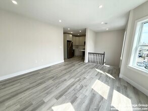10 Cawfield St, Unit 3 in Boston, MA - Building Photo - Building Photo