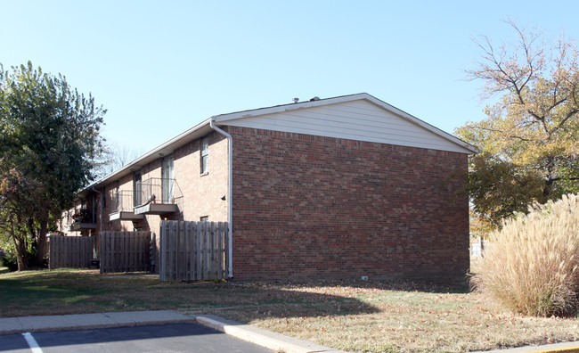 Meadowlark Apartments in Indianapolis, IN - Foto de edificio - Building Photo