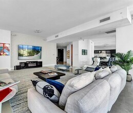 200 Biscayne Boulevard Way, Unit 5001 in Miami, FL - Foto de edificio - Building Photo
