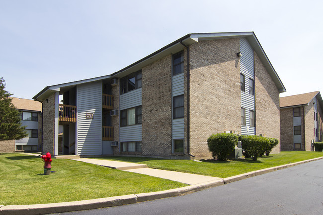 West Ridge Apartments in Dekalb, IL - Building Photo - Building Photo