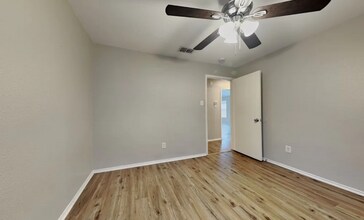 1501 Queens Brook Ln in Fort Worth, TX - Foto de edificio - Building Photo