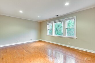 Brummel 623-631 Evanston in Evanston, IL - Building Photo - Interior Photo