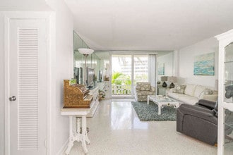 139 Sunrise Ave-Unit -304 in Palm Beach, FL - Building Photo - Building Photo