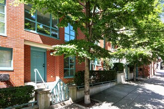 929 Homer St in Vancouver, BC - Building Photo - Building Photo