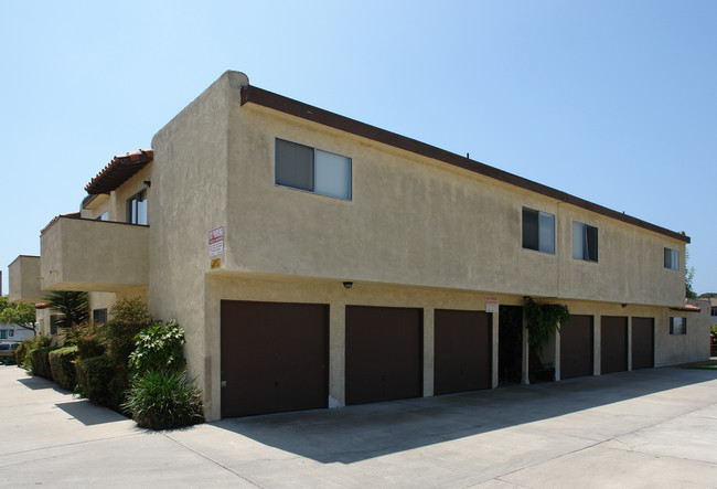 16401 Waterway Cir in Huntington Beach, CA - Building Photo - Building Photo