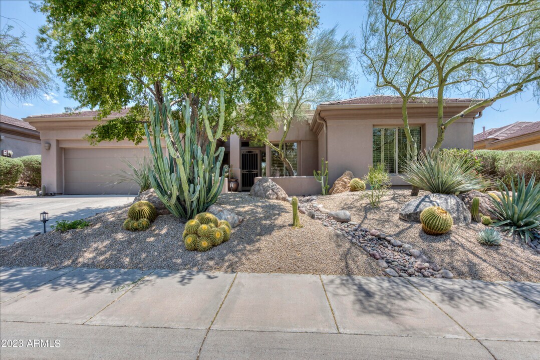 6879 E Amber Sun Dr in Scottsdale, AZ - Building Photo