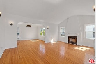 5606 S Rimpau Blvd in Los Angeles, CA - Building Photo - Building Photo