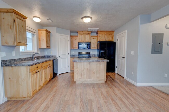 461 Countryside Ave in Rexburg, ID - Foto de edificio - Building Photo