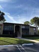 718 Sunny Pine Way in Greenacres, FL - Building Photo