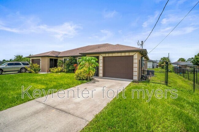 1528 Gretchen Ave S in Lehigh Acres, FL - Building Photo - Building Photo