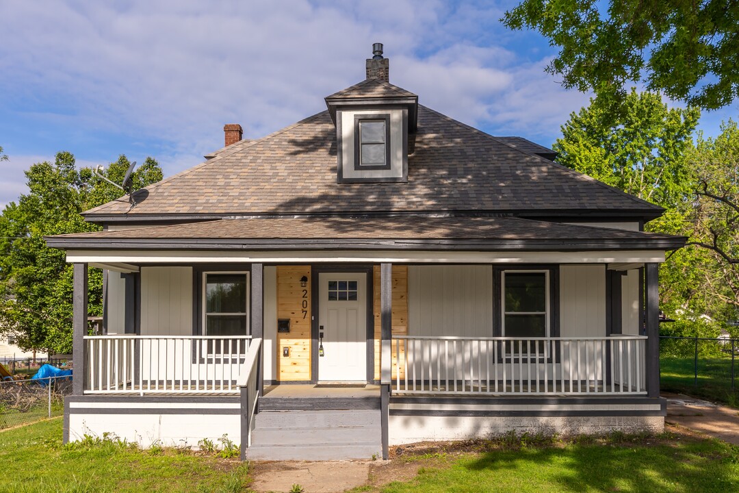 207 N Leeds Ave in Eldon, MO - Building Photo