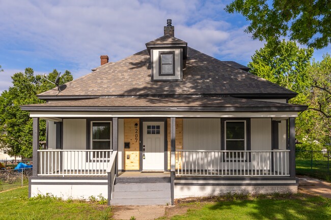 property at 207 N Leeds Ave