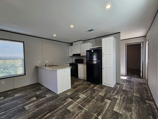 1054 Myakka Dr in North Fort Myers, FL - Building Photo - Building Photo