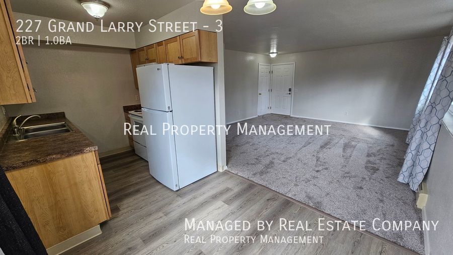 227 Grand Larry St, Unit 3 in Anchorage, AK - Building Photo