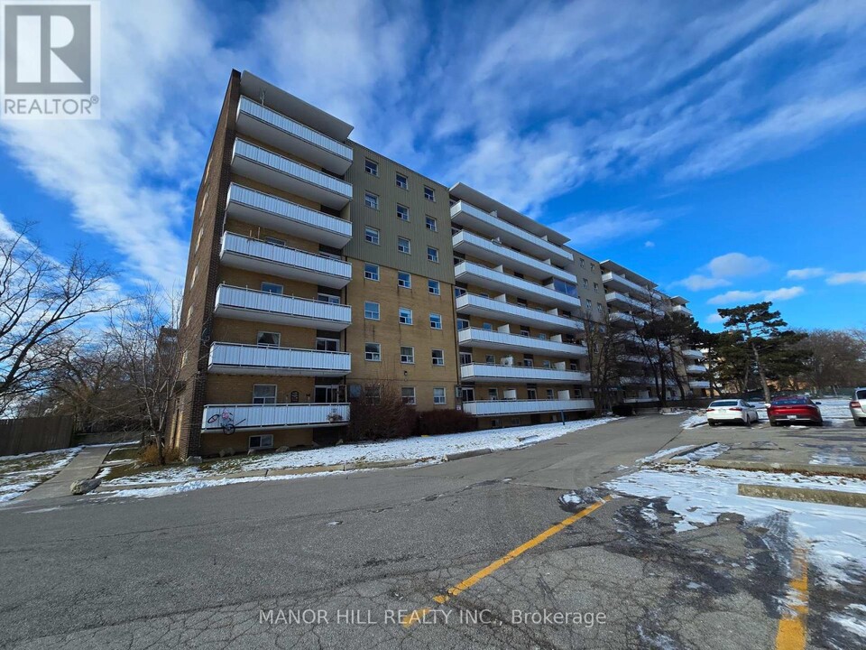 230-230 Lake Promenade in Toronto, ON - Building Photo