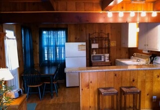 41387 Lahontan Dr in Big Bear Lake, CA - Foto de edificio - Building Photo