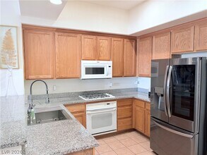 44 E Serene Ave in Las Vegas, NV - Building Photo - Building Photo