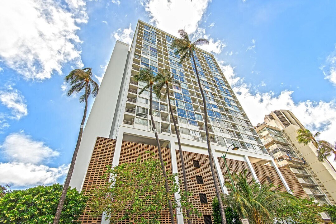 2611 Ala Wai Blvd in Honolulu, HI - Building Photo