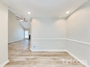 219 Arlington Ct in Newnan, GA - Foto de edificio - Building Photo