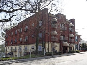 Hill River House in Knoxville, TN - Foto de edificio - Building Photo