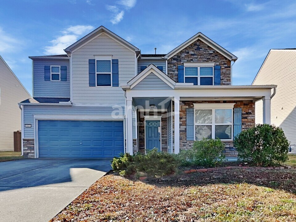 8112 Hovingham Way in Raleigh, NC - Foto de edificio