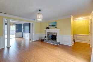 66 Brown Pelican Dr in Savannah, GA - Building Photo