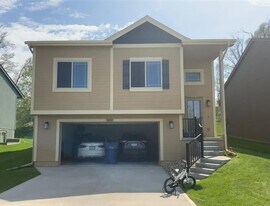 14051 Wood Valley Dr in Omaha, NE - Building Photo